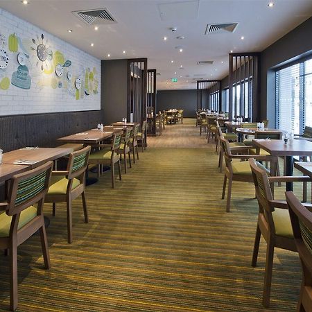 Premier Inn London Chiswick Exterior foto