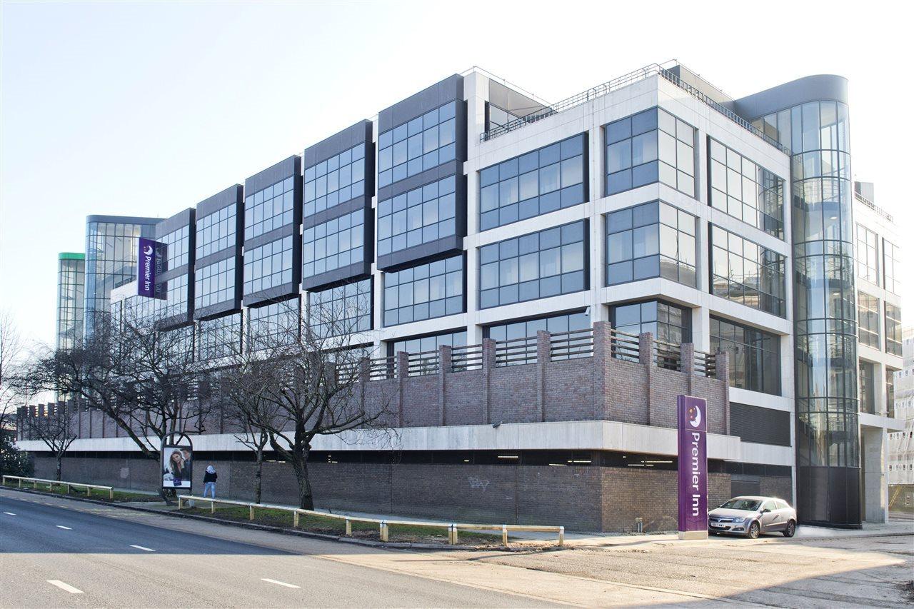 Premier Inn London Chiswick Exterior foto