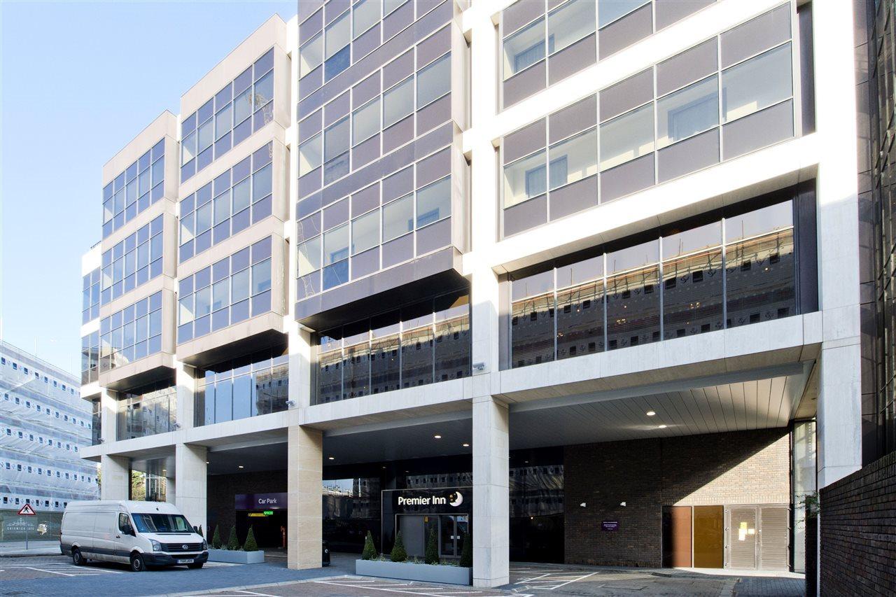 Premier Inn London Chiswick Exterior foto