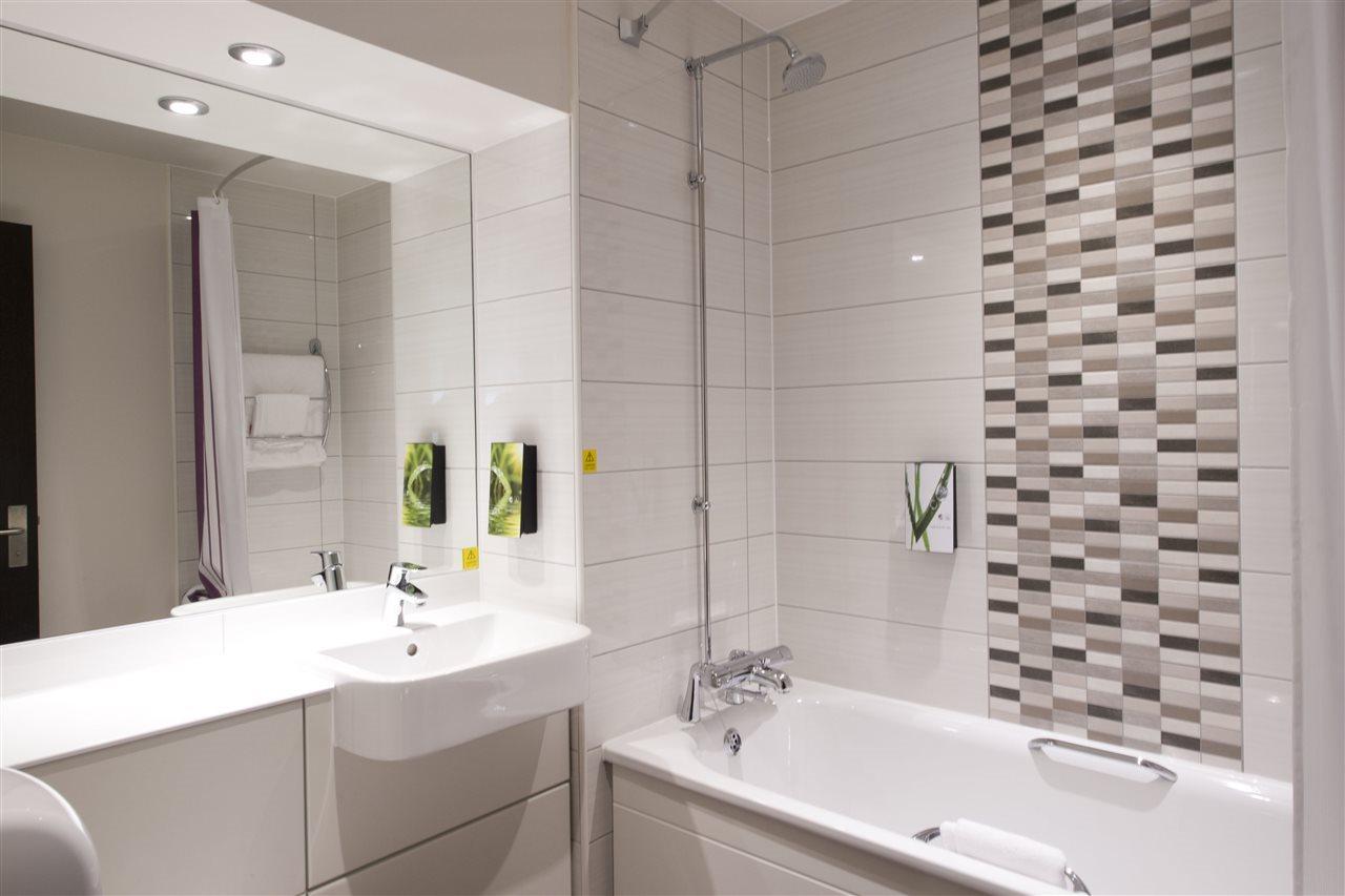 Premier Inn London Chiswick Exterior foto