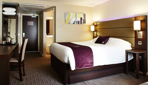 Premier Inn London Chiswick Exterior foto