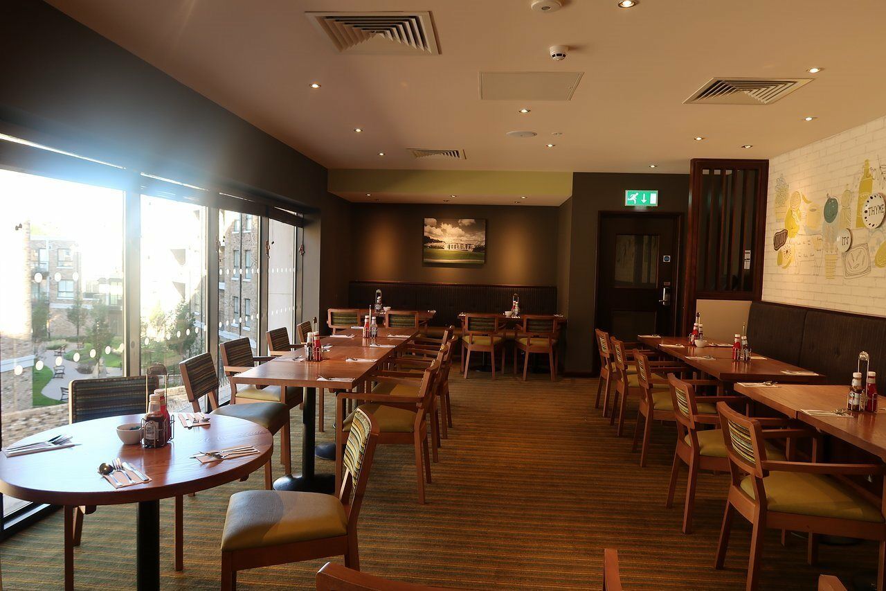 Premier Inn London Chiswick Exterior foto